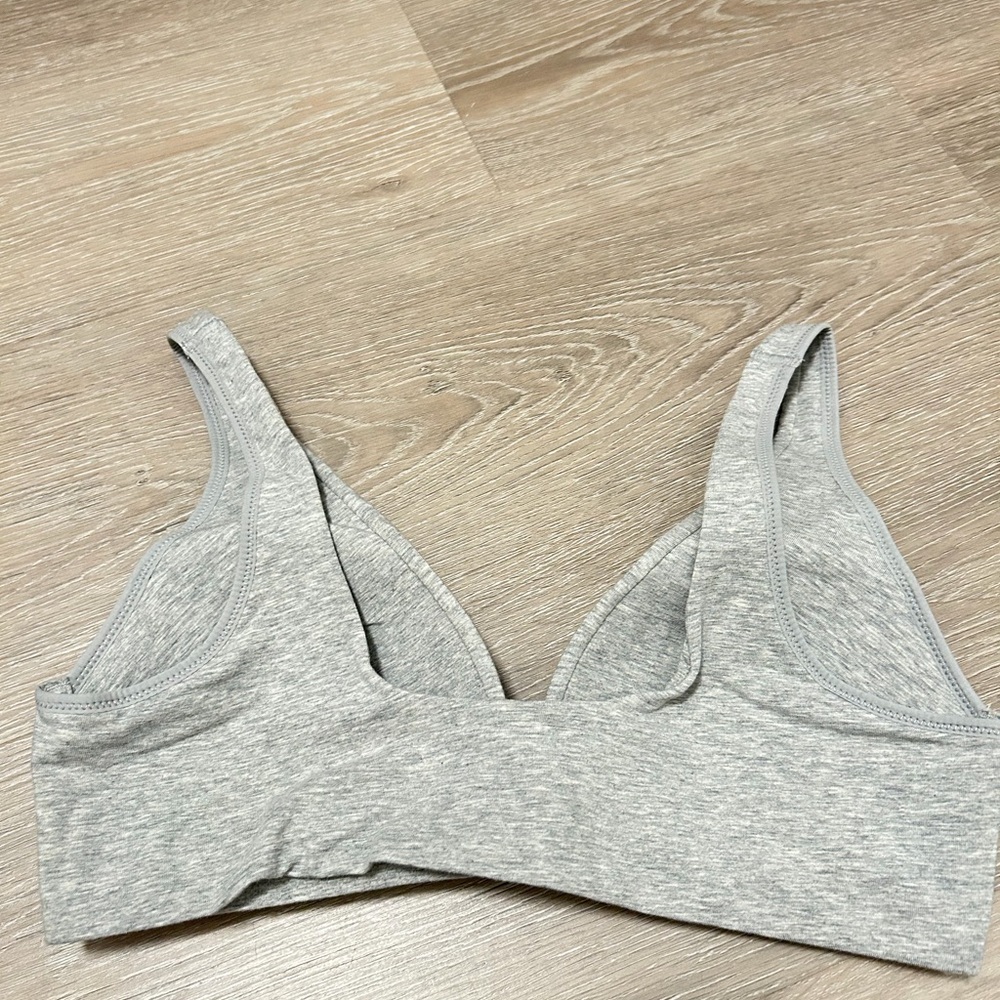 MUJI wireless plunge Women's Gray Seamless Bra - Picture 3 of 4